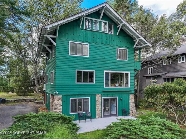119 Falls Dr, Buck Hill Falls, PA 18323