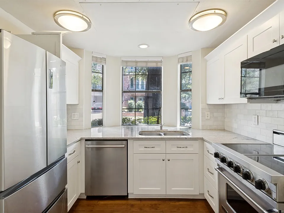 Stainless steel appliances with Viking range.