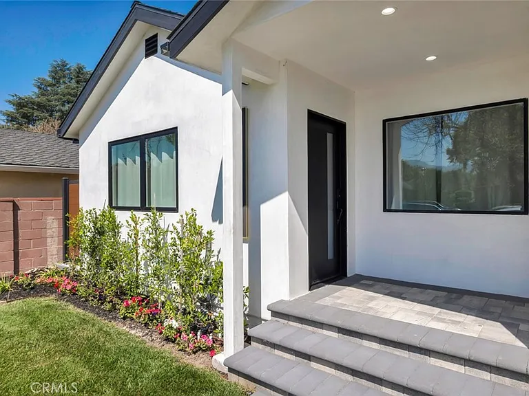 2115 W Clark Ave — Photo 2