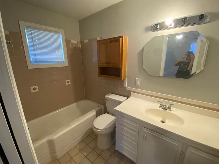 4925 Amherst Dr — Photo 9