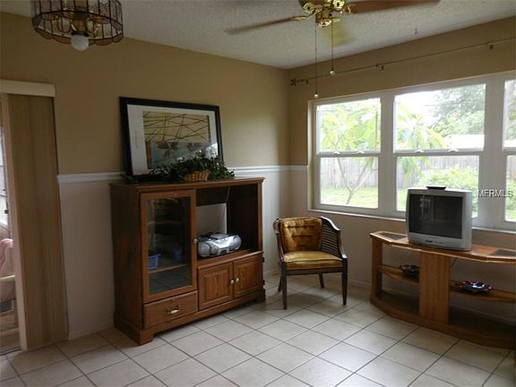 4th image of 2821 N Dorchester Dr