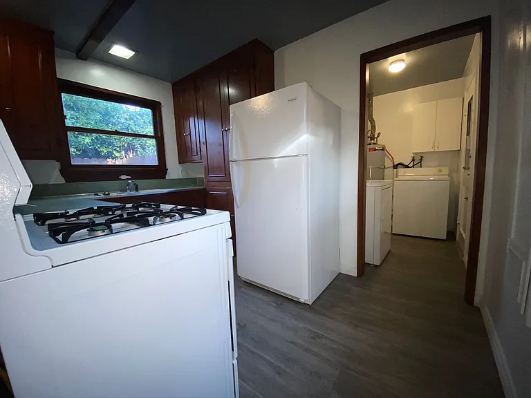 4845 1/2 Agnes Ave — Photo 5