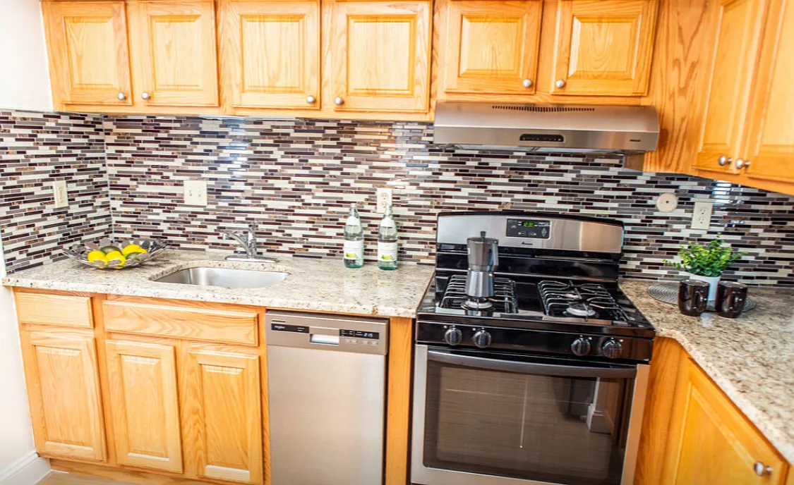 Castle Square Apartments — Photo 3