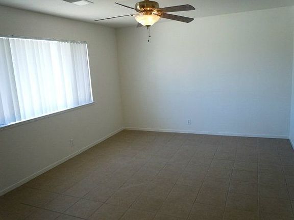3rd image of 990 Sherwood Dr