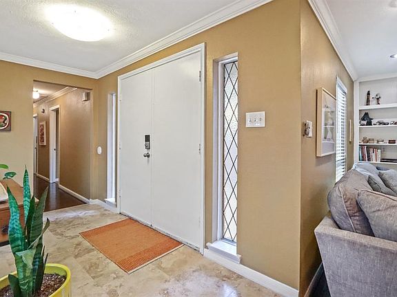 5th image of 3318 Meadowcreek Dr