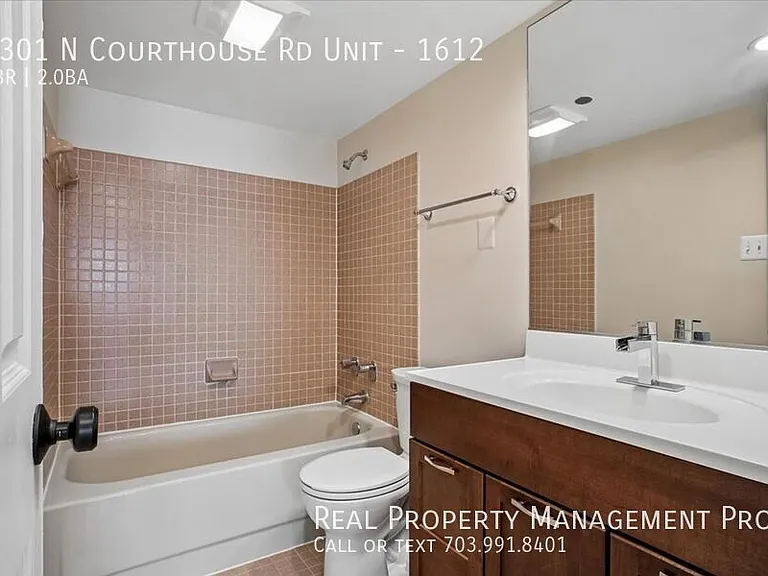1301 N Courthouse Rd #1612 — Photo 27