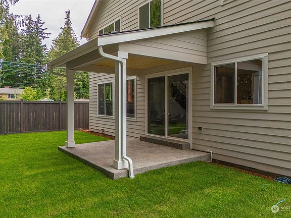 3rd image of 15216 106th Avenue E