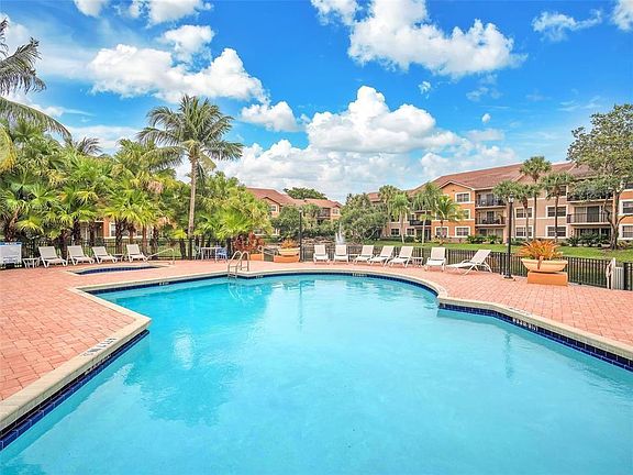 4th image of 8955 Wiles Rd APT 303