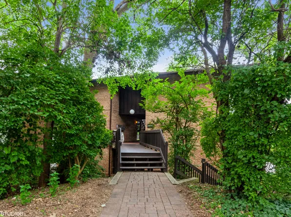 5508 E Lake Dr, Lisle, IL 60532