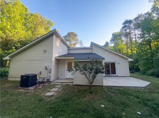 8101 Eastridge Rd, Oak Ridge, NC 27310