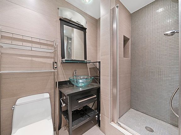 5th image of 310 E 23rd St APT 6B
