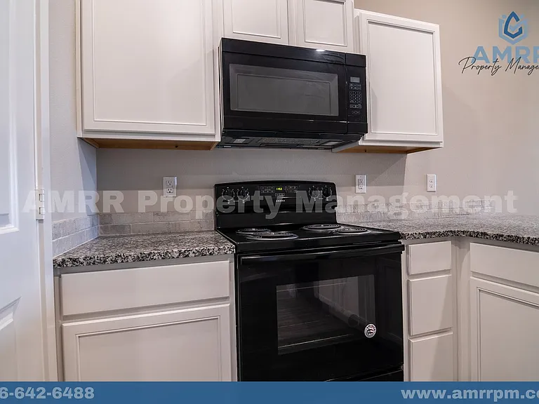 2125 N Texas Ave — Photo 11