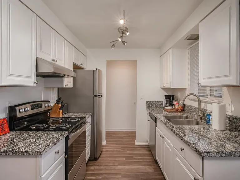 5934 SW 30th Ave #5934 — Photo 3