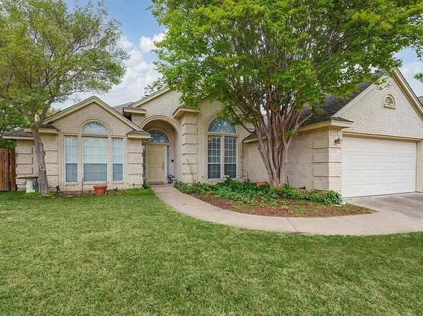 708 Bent Tree Ct, Hurst, TX 76054