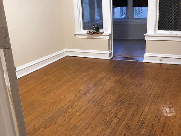 3rd image of 933 Hinman Ave APT 2