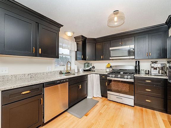 3rd image of 5 Kirsten Avenue