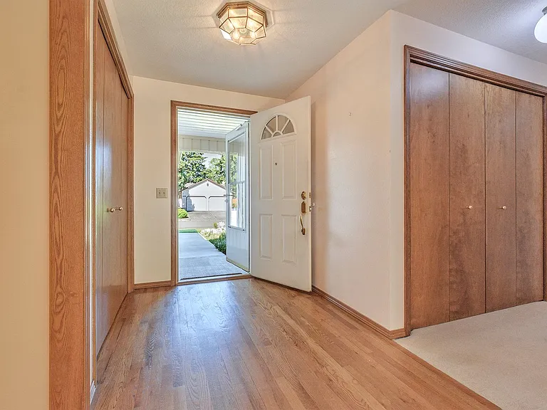 6540 SW 204th Pl — Photo 2