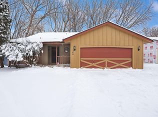 11346 Red Fox Dr N, Maple Grove, MN 55369