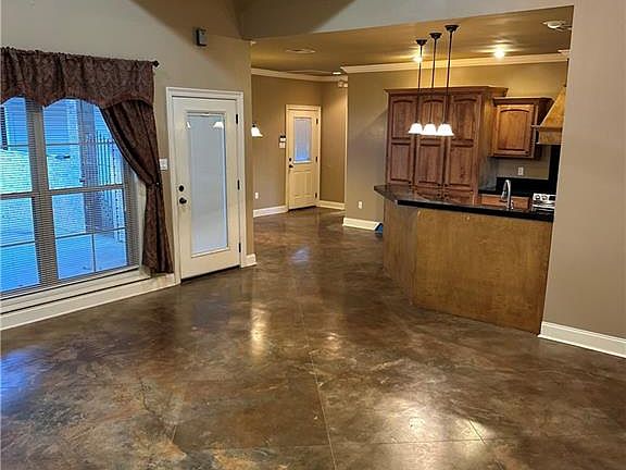 4th image of 1445 Lake Dr