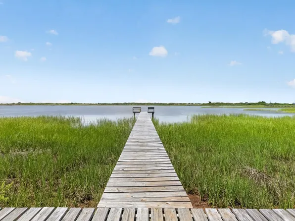 9-11 Speckled Trout Loop, Palacios, TX 77465