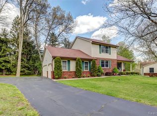 8976 Lyniss Dr, Commerce Township, MI 48390