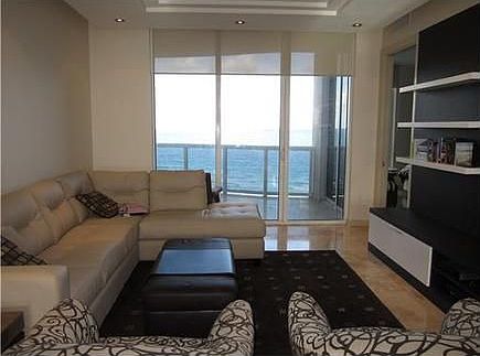 5th image of 15901 Collins Ave APT 704