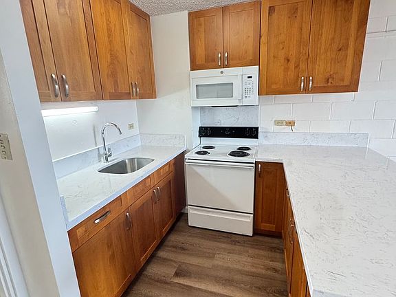2nd image of 1419 Ernest St #403