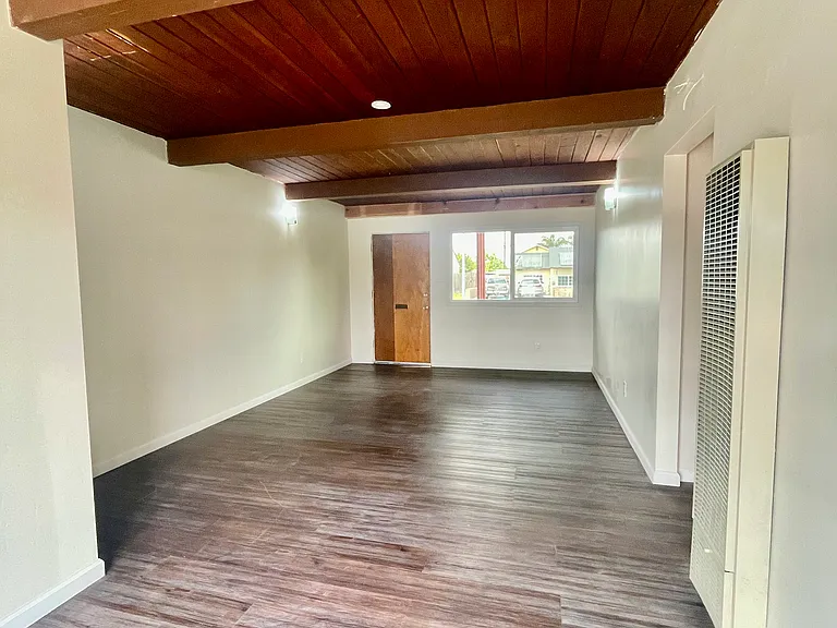 914 N Thornburg St — Photo 5