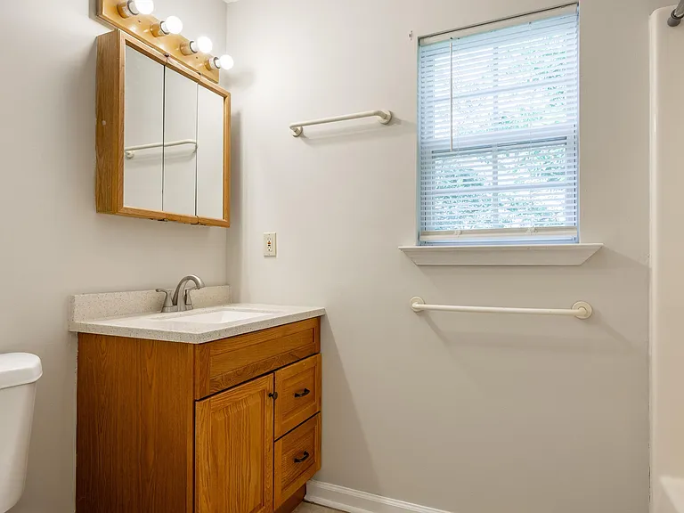 4092 University Dr — Photo 16