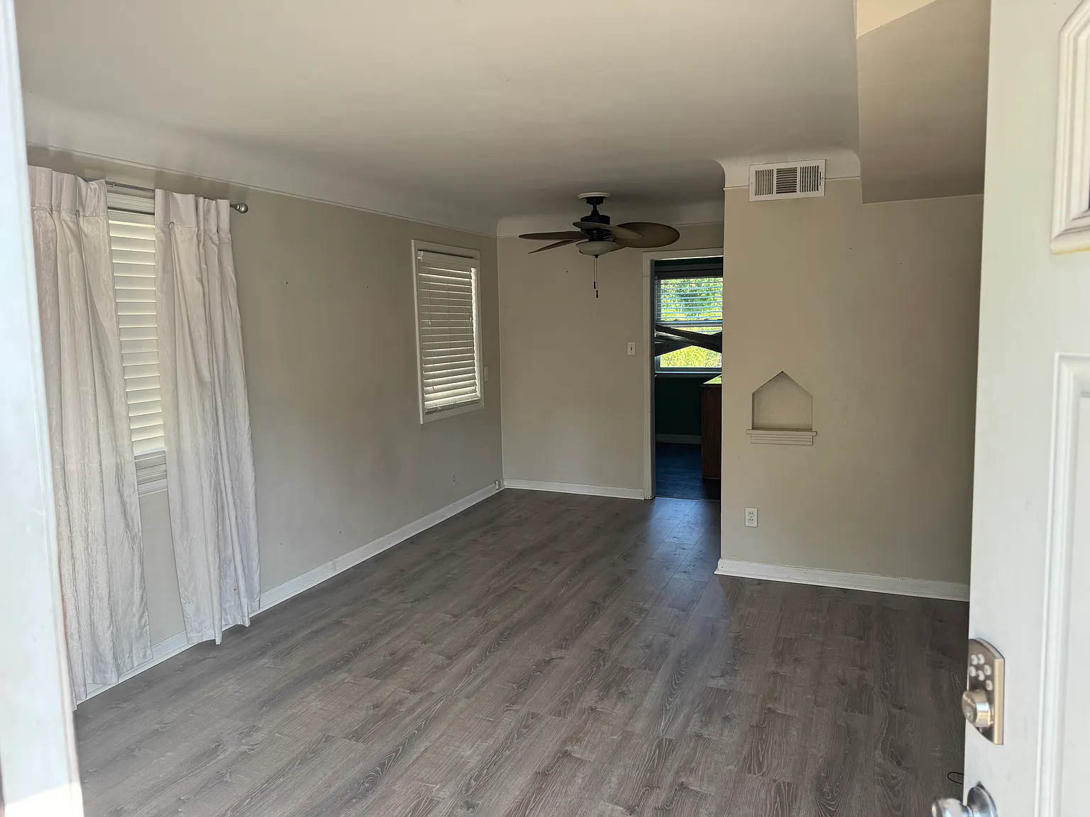 2 bed, 938 sqft, $1,350 — Photo 3
