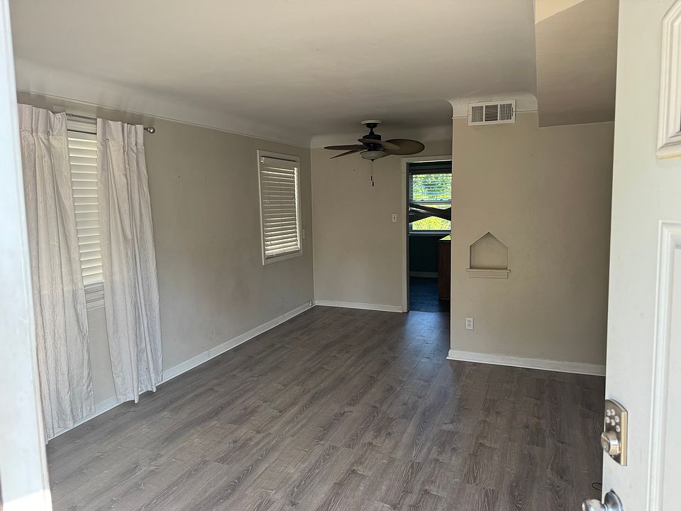 24050 Hopkins St, photo 3