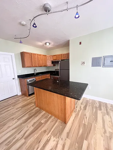 83 America St #2R Photo 1