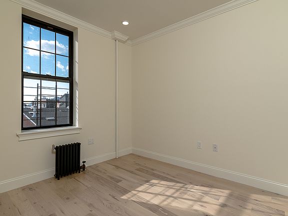 2nd image of 946 Bushwick Ave #211