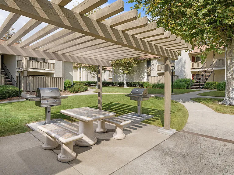 Sycamore Park Apartments — Photo 18