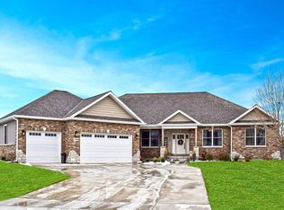 1246 Freedom Cir, Sycamore, IL 60178