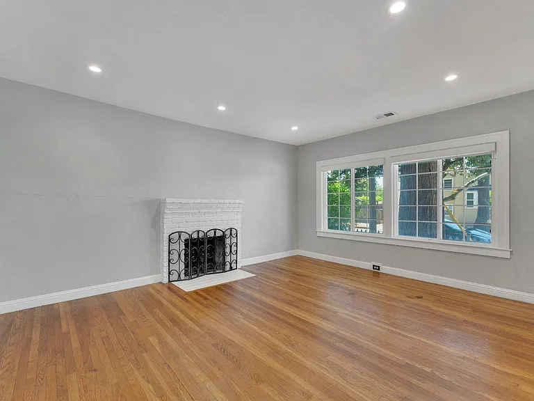 802 Broadmoor Blvd — Photo 6
