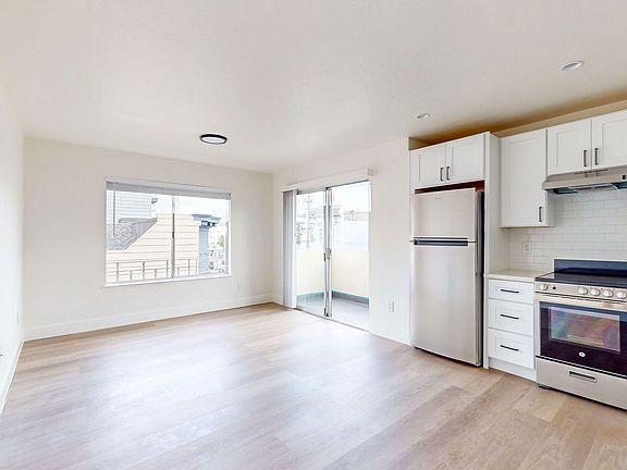 4th image of 3101 Laguna St APT 205