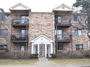 2243 W Nichols Rd #31B, Arlington Heights, IL 60004