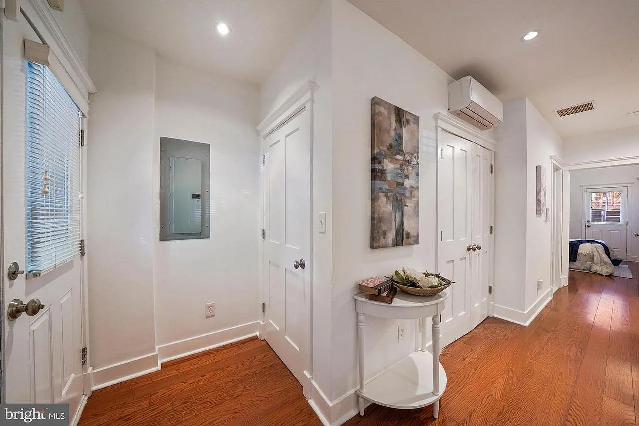 2 bed, 646 sqft, $3,195 — Photo 4