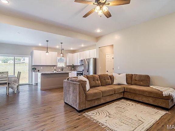 3rd image of 106 Cheshire Ln