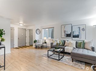 19125 Ballinger Way NE APT 101, Seattle, WA