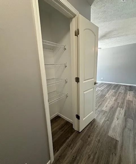 911 N Riverside Dr #7 — Photo 14