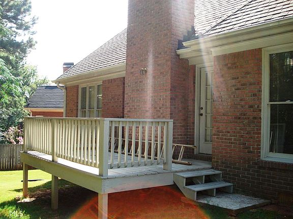 4th image of 3055 Somerset Dr