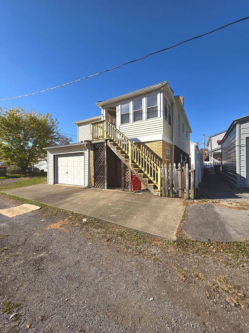 1912 4th Ave — Photo 2