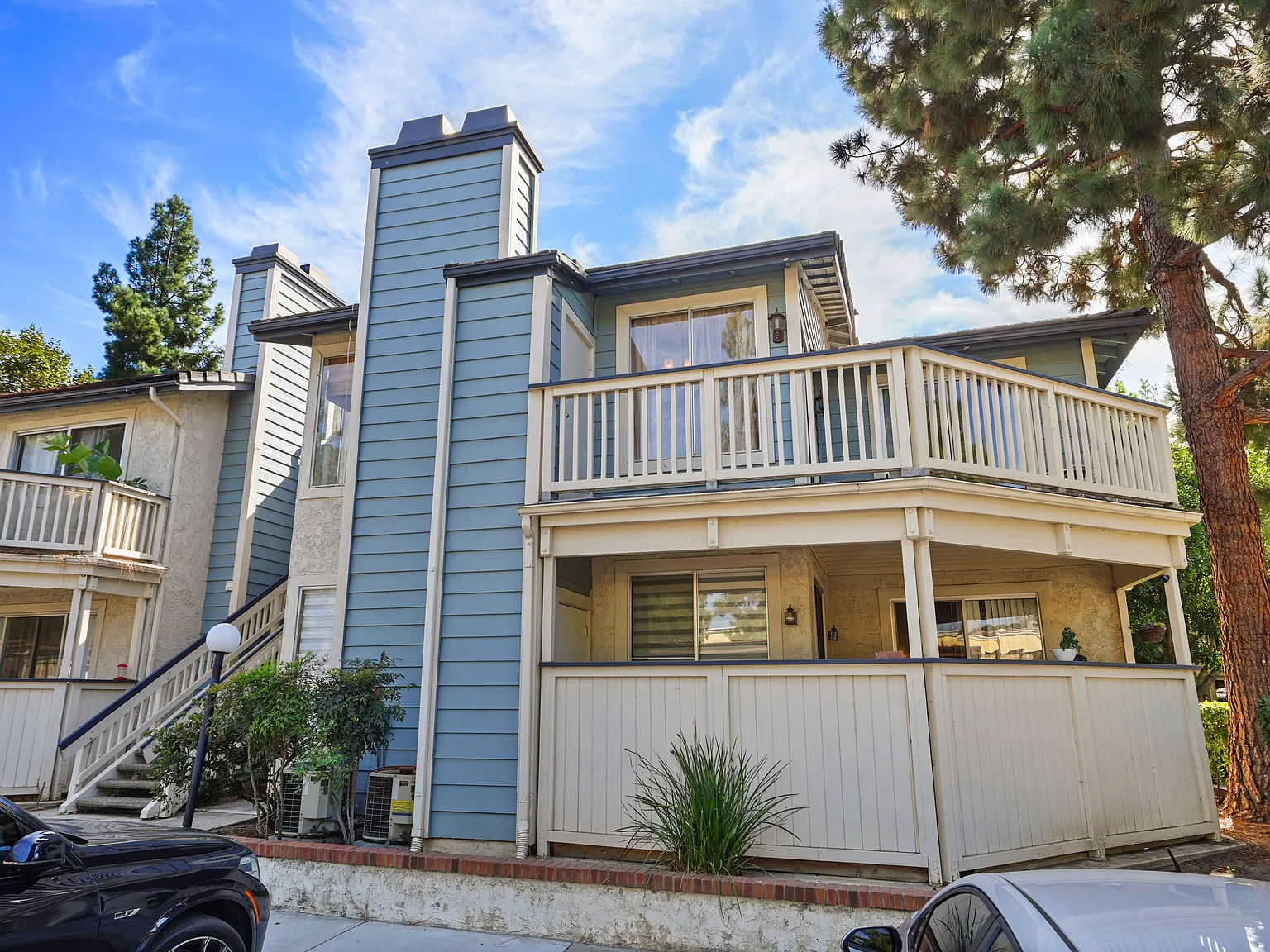 2 bed, 907 sqft, $2,782 — Photo 1