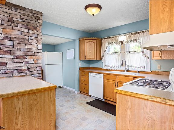 5th image of 2440 Oakdale Ave