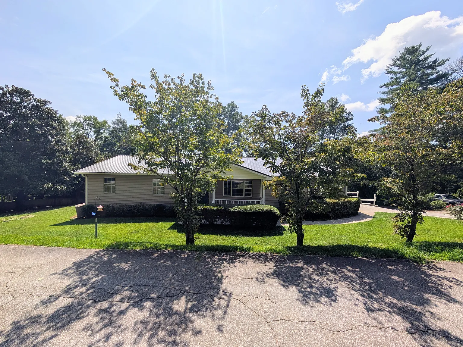 3 bed, 1380 sqft, $2,500 — Photo 4