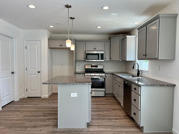 5th image of 128 Emma Cir