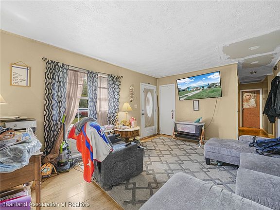 5th image of 659 Cypress St