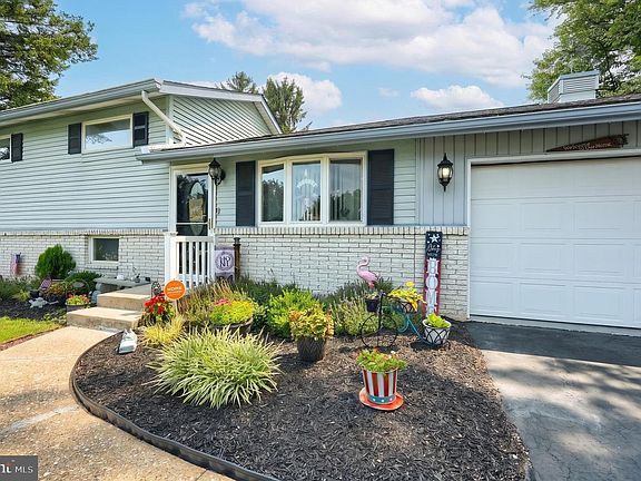 3rd image of 345 Canary Cir